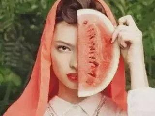 扇嘴巴吃瓜视频,揭秘网络恶搞背后的娱乐真相